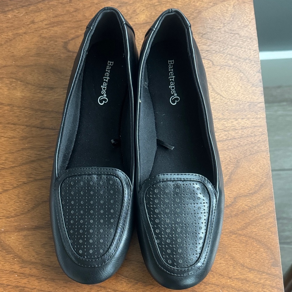 BareTraps Kater Women's Black Flats